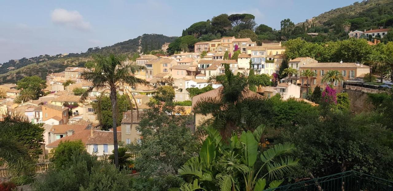 L'Odyssee Provencale, Un Duplex De Charme De 2 Chambres Au Pied Du Village Medieval De Bormes-Les-Mimosas, Offrant Des Prestations Haut De Gamme Et Une Superbe Vue Sur Le Massif Des Maures 外观 照片
